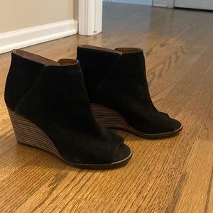 Black short boots with open toe